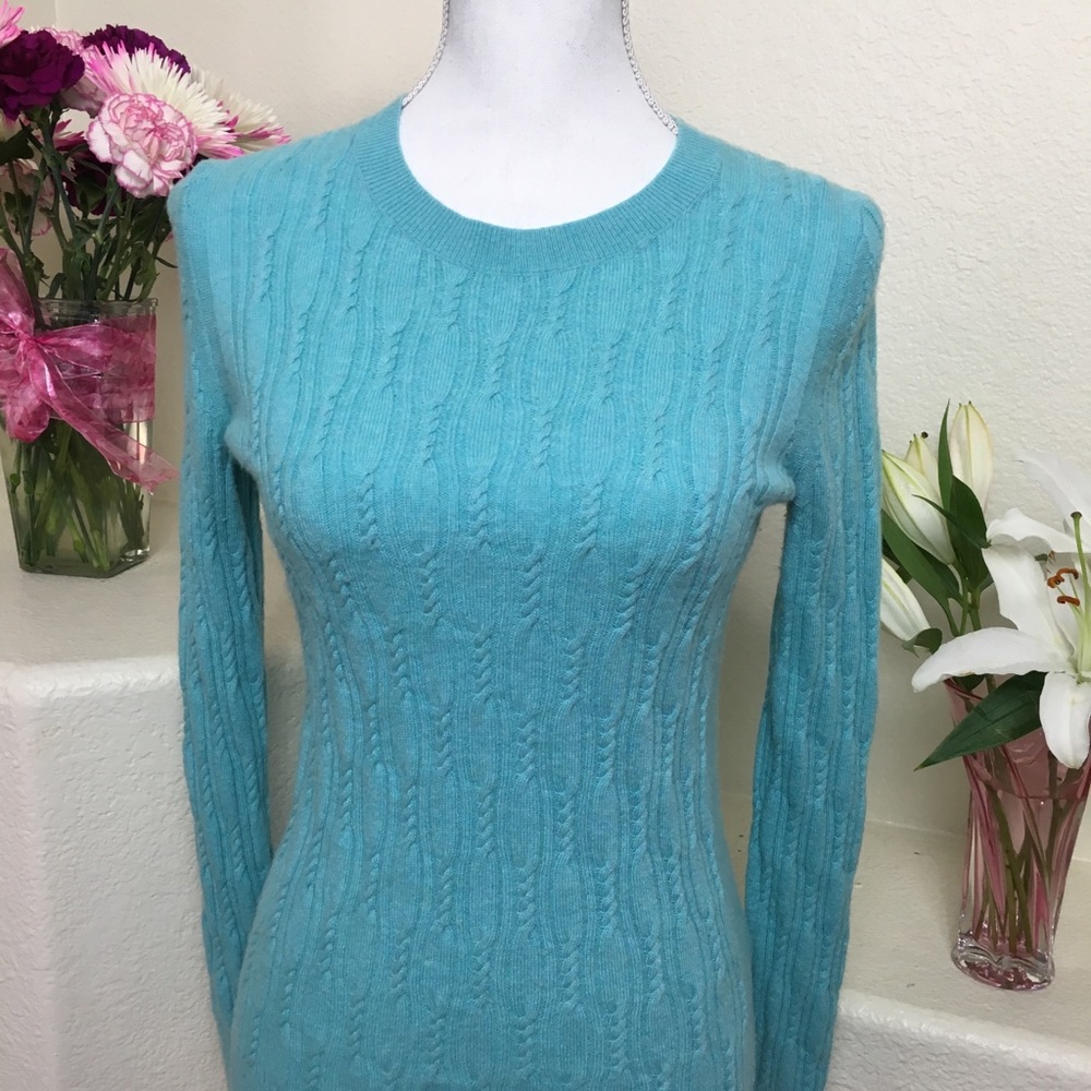 Banana Republic Italian thread sweater